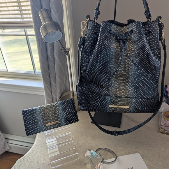 Brahmin Set: Serenity Marlowe Bucket Bag & Matching Wallet - Picture 1 of 16